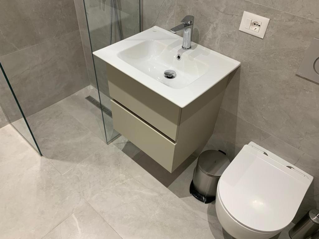 Apartment Delfin Sarande