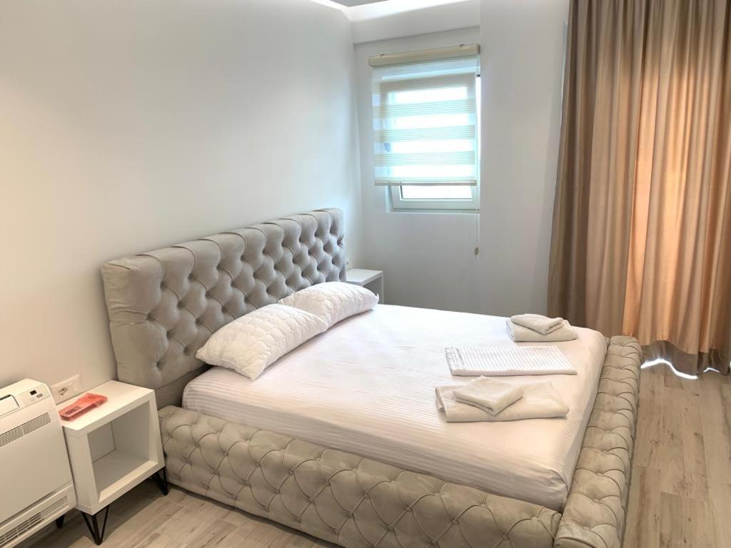 Delfin Apartment Sarande